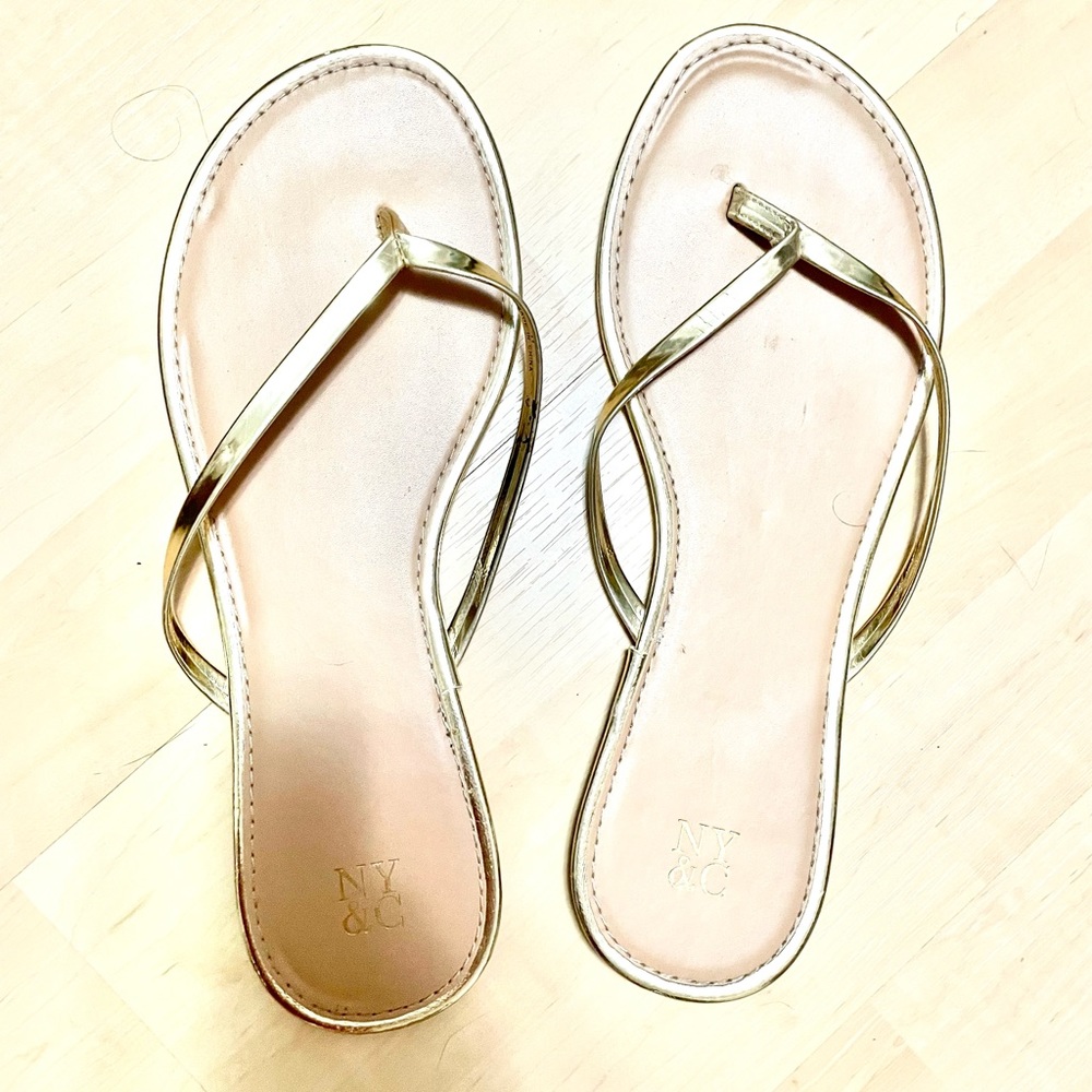 Like new slippers/sandals